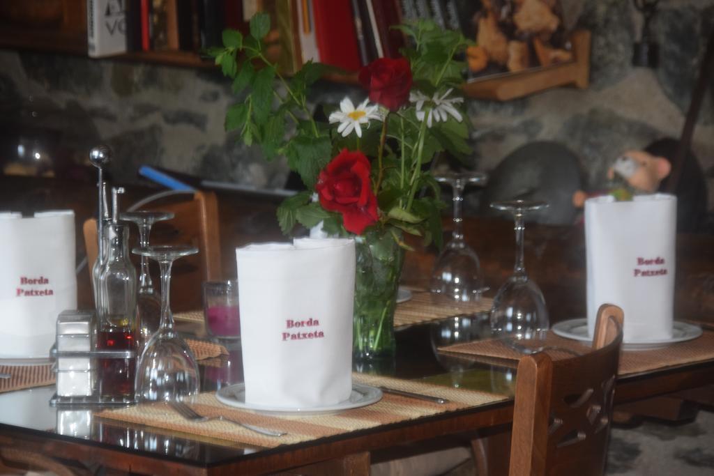 Casa Rural Restaurant Borda Patxeta กานีโญ ภายนอก รูปภาพ